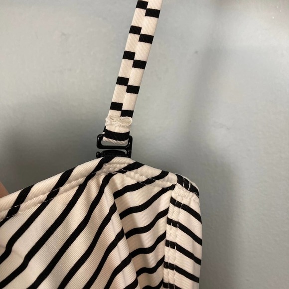 Liz Claiborne Black White Geometric Strip Optical Illusion Swimsuit Size 6 - Picture 11 of 12